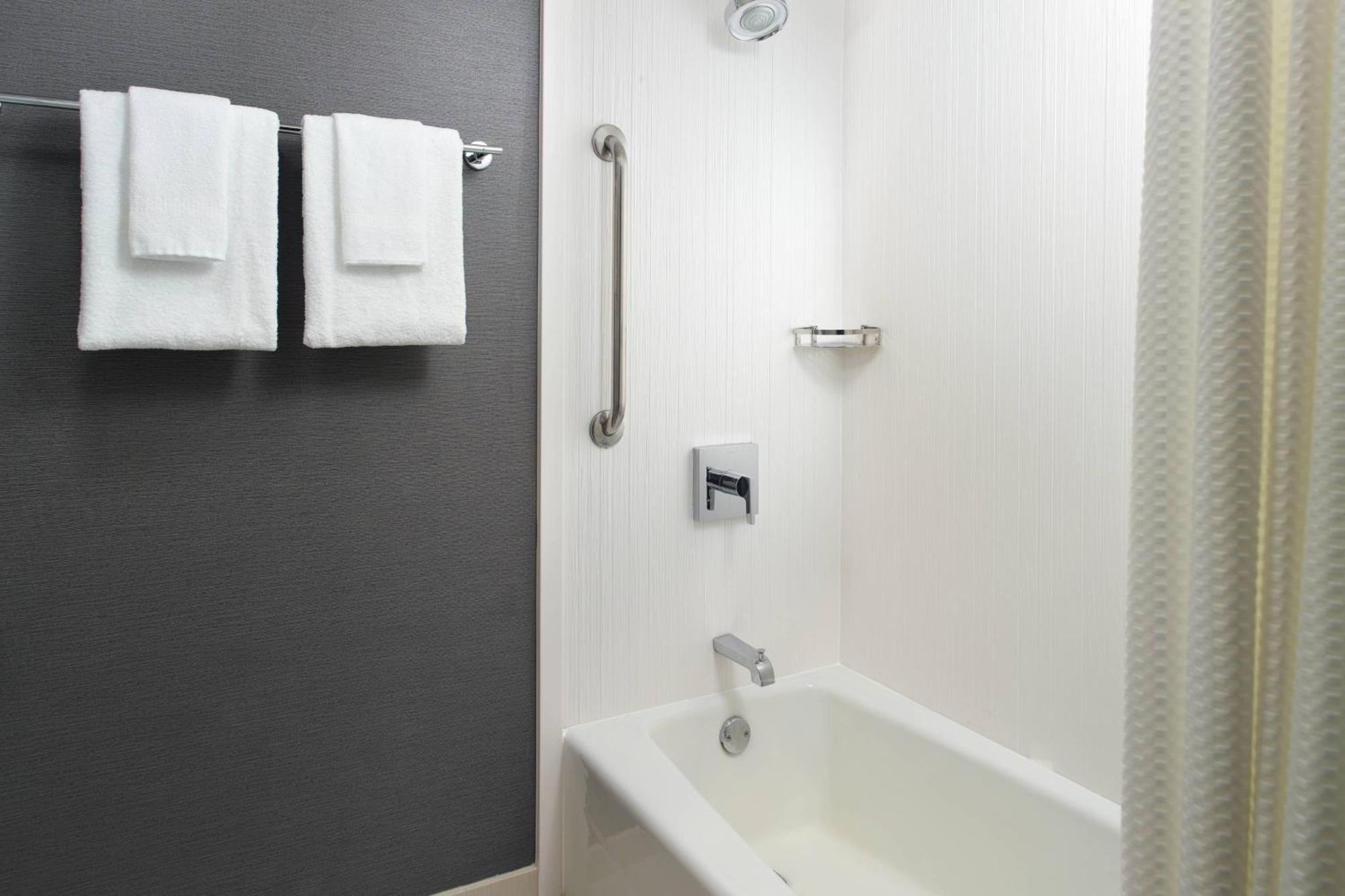 Courtyard By Marriott Raleigh Midtown Hotel Exterior photo